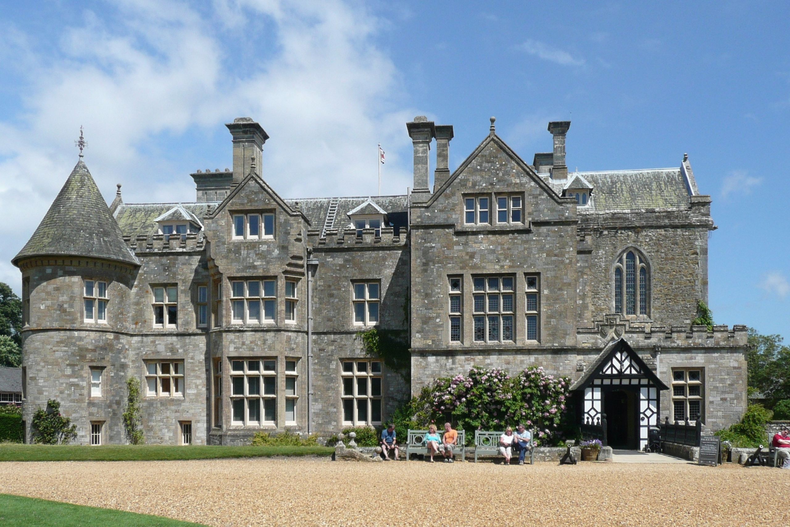 7 reasons to do a UK Bareboat Charter on the South Coast of England